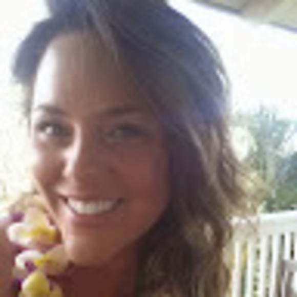 Profile Picture of Amy Yoder (@amyyoder2256) on Poshmark