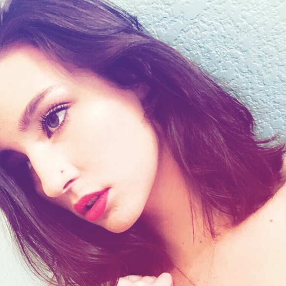 Profile Picture of Kera Bashline (@keraannb) on Poshmark