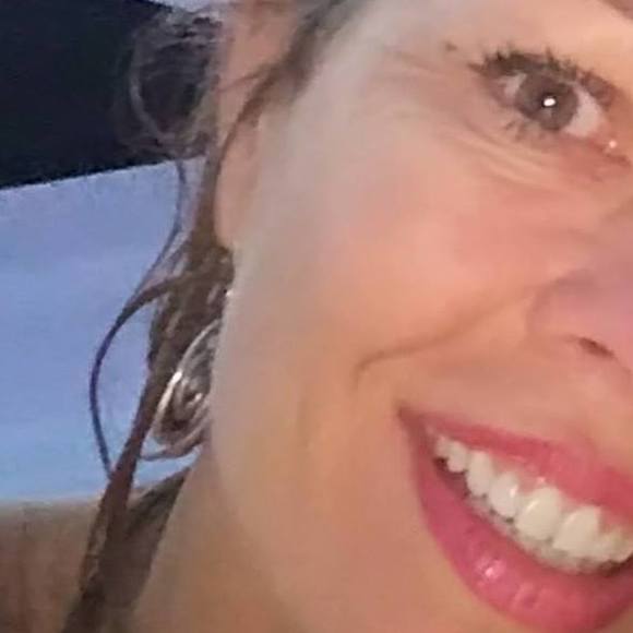 Profile Picture of Ginny Fields (@ginnyfields) on Poshmark