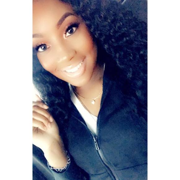 Profile Picture of Simone Jackson (@monieboo33) on Poshmark
