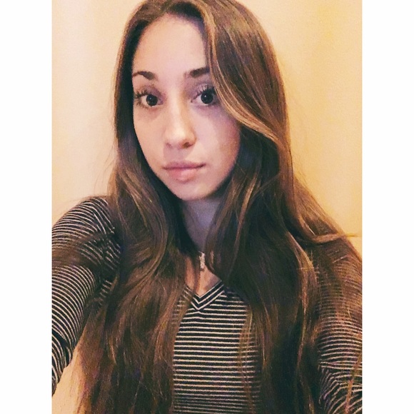 Profile Picture of Sam Caruselle (@samcaruselle) on Poshmark