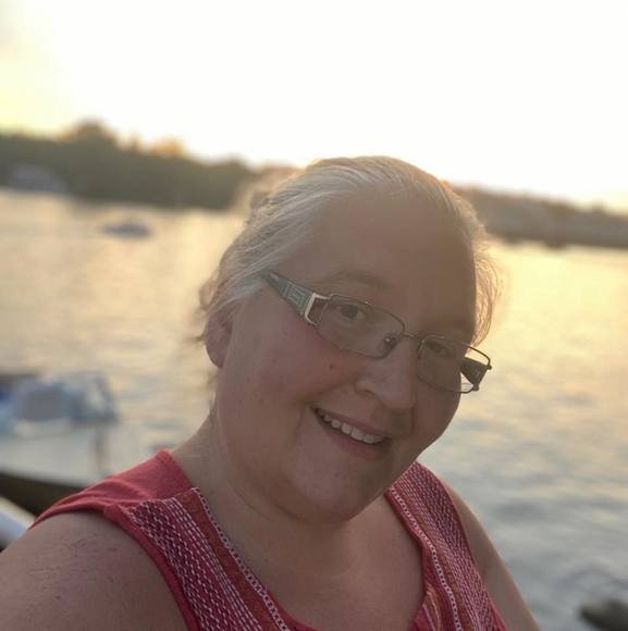 Profile Picture of Nicole Caponera (@ncaponera) on Poshmark