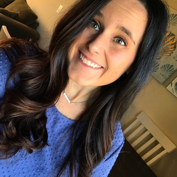 Profile Picture of Hannah Thacker (@hpth224) on Poshmark