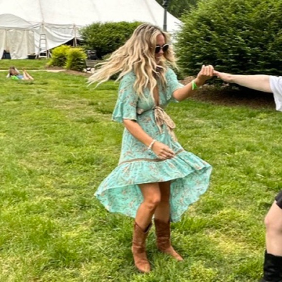 Profile Picture of Leah Blalock (@leahmblalock) on Poshmark