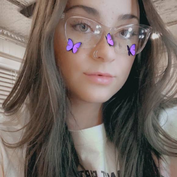 Profile Picture of Kayla Deronde (@kay1260) on Poshmark