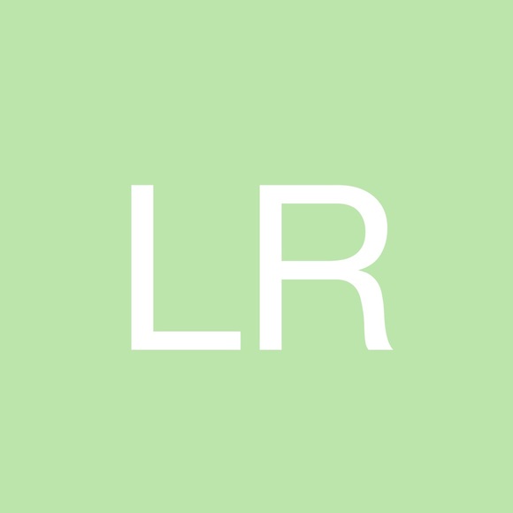 Profile Picture of Lee Raper (@lovelyax) on Poshmark