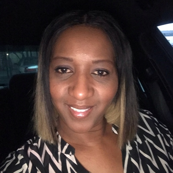 Profile Picture of Lynette Webb (@lynettewebb) on Poshmark