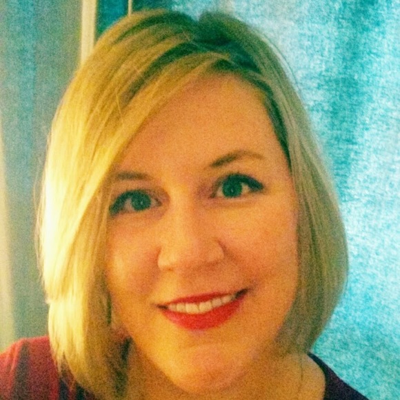 Profile Picture of Amanda Rash (@a_rash) on Poshmark