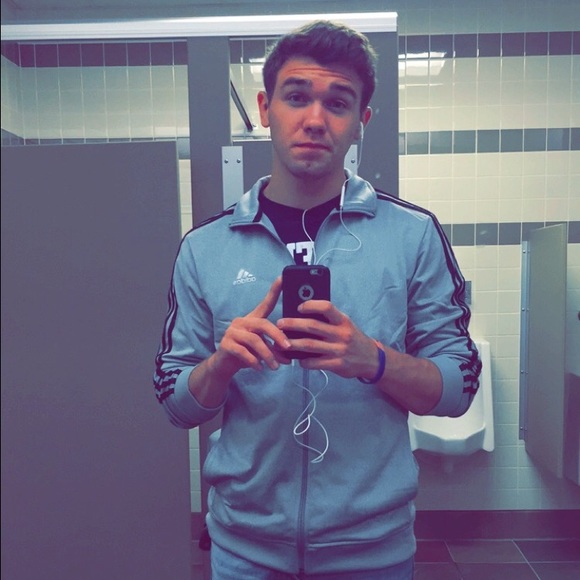 Profile Picture of Michael Boger (@mikieb3) on Poshmark