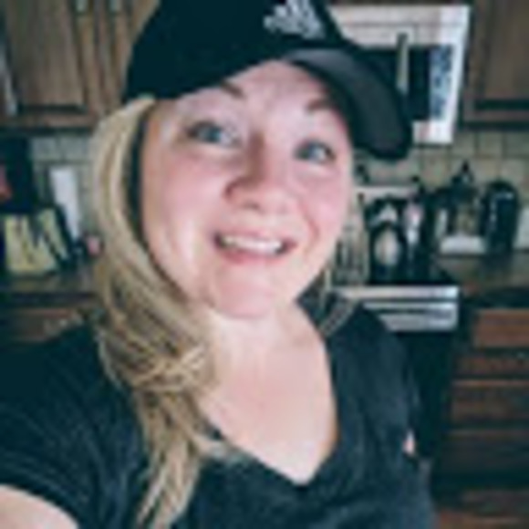 Profile Picture of Christina James (@cjameslpn) on Poshmark