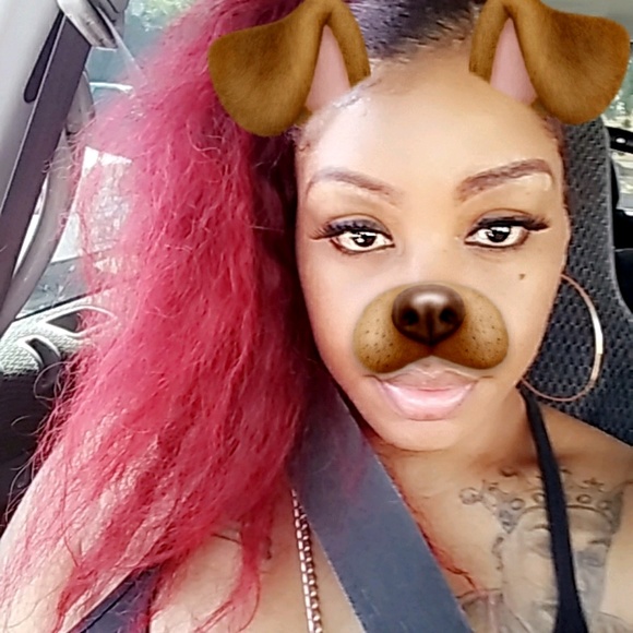 Profile Picture of Ladina Harris (@yellowduuh) on Poshmark