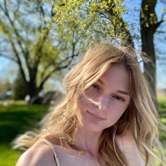 Profile Picture of Katelynn Marx (@kkmarx19) on Poshmark