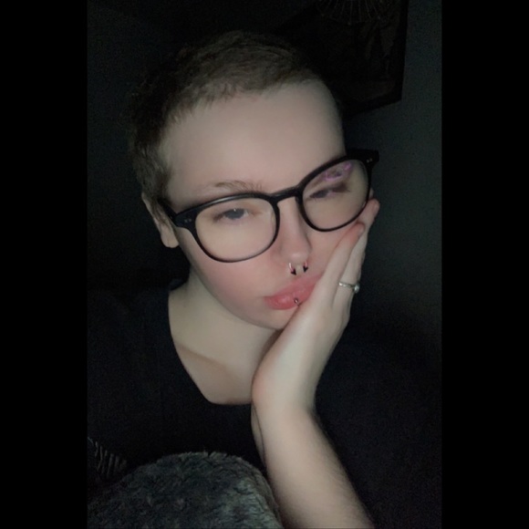 Profile Picture of Danielle Bosler (@baby_danni) on Poshmark