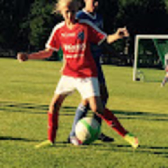 Profile Picture of Thea Cederlund (@theacederlund) on Poshmark