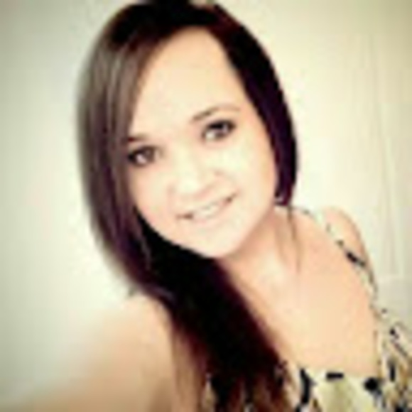 Profile Picture of Laura Dupree (@dupreelaura76) on Poshmark