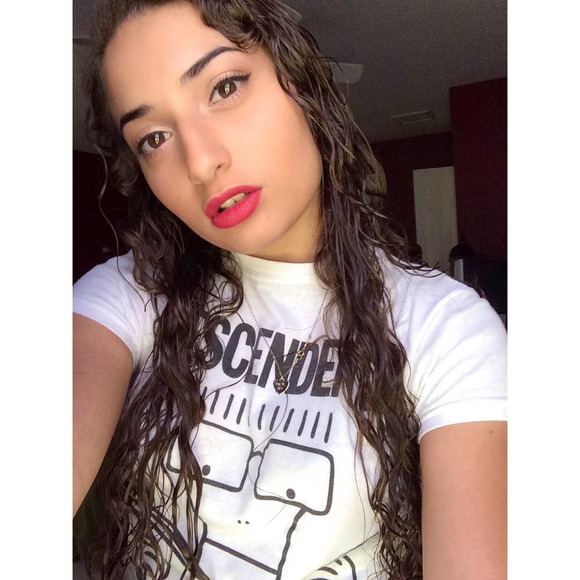 Profile Picture of Samantha Catalano (@samrosecat) on Poshmark