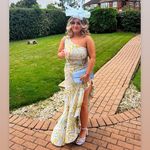 Profile Picture of 𝒪𝓁𝒾𝓋𝒾𝒶 𝐿𝓊𝒸𝓎 𝑅𝑜𝑔𝑒𝓇𝓈 💓🍸 (@ollyrogers) on Instagram