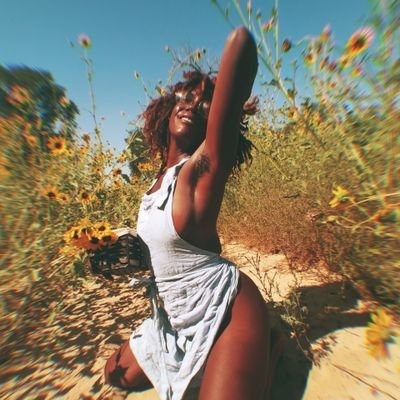 Profile Picture of  🍄 🌻ₑₗₗₑᵥᵢₜₗₐᵥᵢₑ 🌻 🍄 (@ellevitlavie) on Twitter