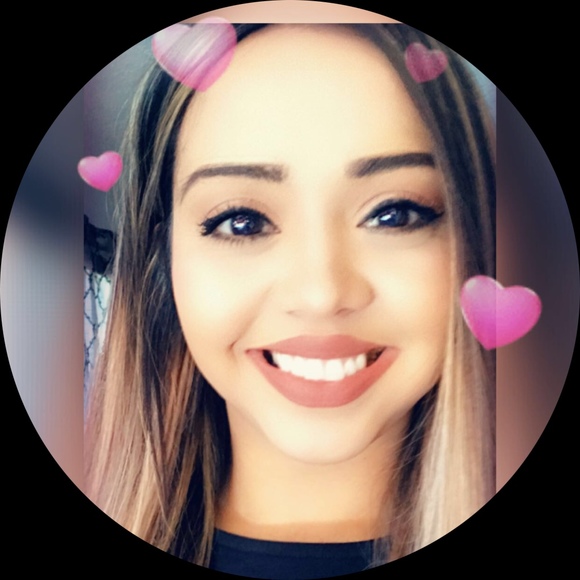 Profile Picture of Alexia Armstrong (@alazos) on Poshmark