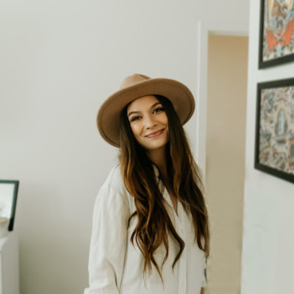 Profile Picture of Jess Fasold (@jfasold20) on Poshmark