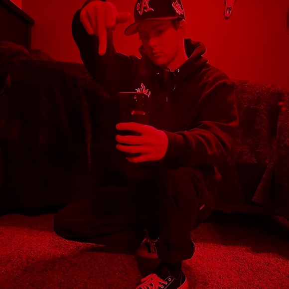 Profile Picture of Austin Fiehler (@austinfiehler21) on Poshmark