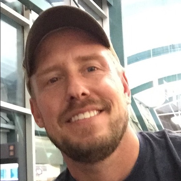 Profile Picture of Darren Herflicker (@dhflic) on Poshmark