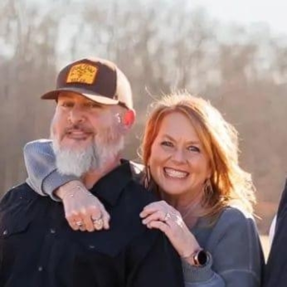 Profile Picture of Amy Galyon (@amygalyon) on Poshmark