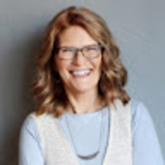 Profile Picture of Julie Hulstein (@juliehulstein) on Poshmark