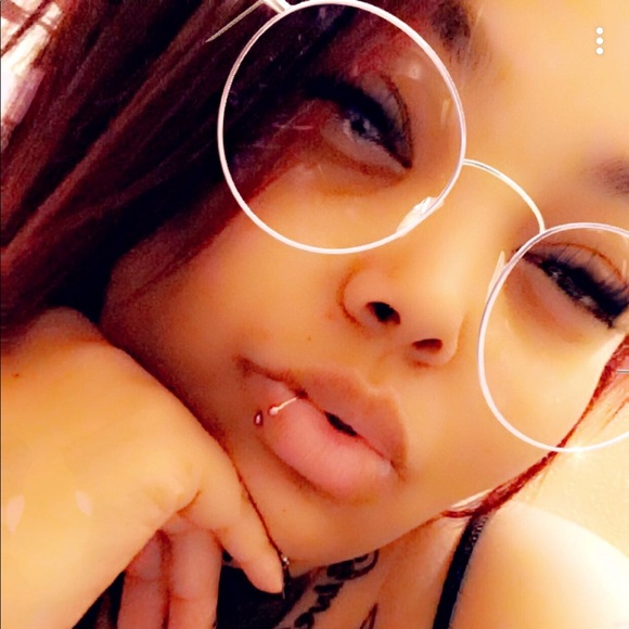 Profile Picture of Ariel Sharp (@ezariyahmmy) on Poshmark