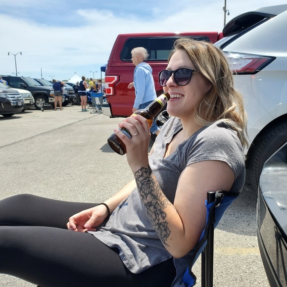 Profile Picture of Abigail Grinwald (@abigailgrinwald) on Poshmark