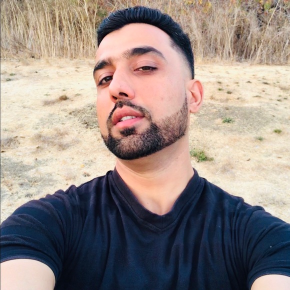 Profile Picture of Rishad Kohistani (@rishadkohistani) on Poshmark