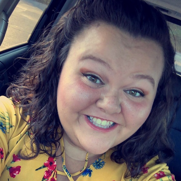 Profile Picture of Shanah Hollifield (@shanah0205) on Poshmark