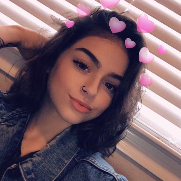 Profile Picture of Samantha Reedy (@sammiydeer) on Poshmark