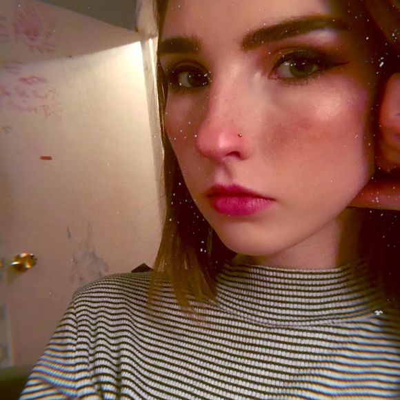 Profile Picture of Victoria Baudler (@victoriabaudler) on Poshmark