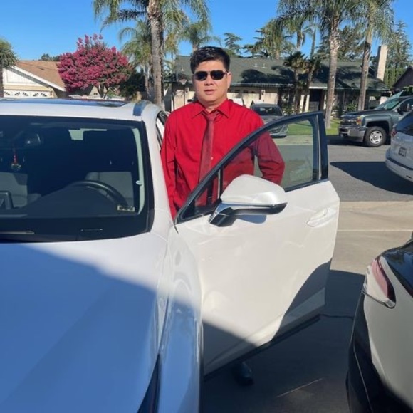 Profile Picture of Hoa Chau (@hoachau765) on Poshmark