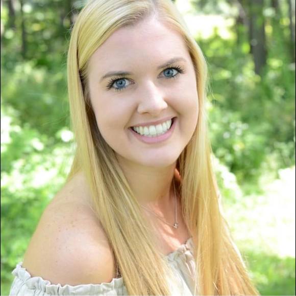 Profile Picture of Abby Breitbach (@abbybreitbach) on Poshmark