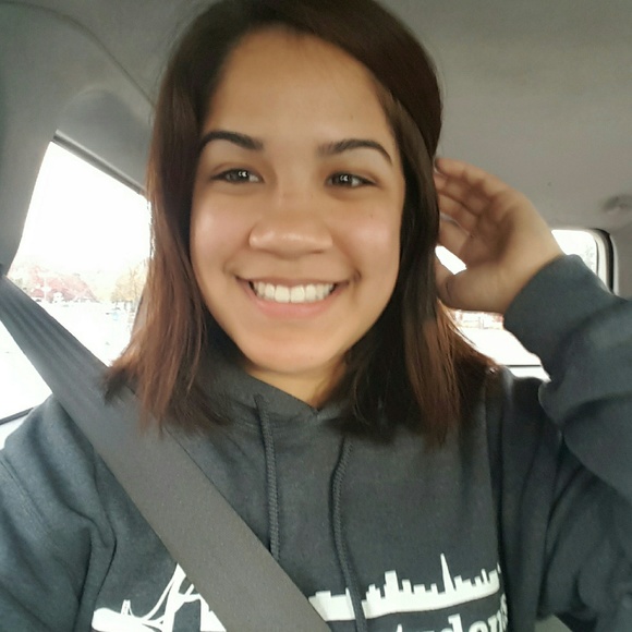 Profile Picture of Rebecca Samuelson (@ostatement) on Poshmark