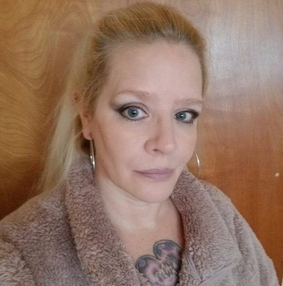 Profile Picture of Kit Adams (@kitadams93) on Poshmark