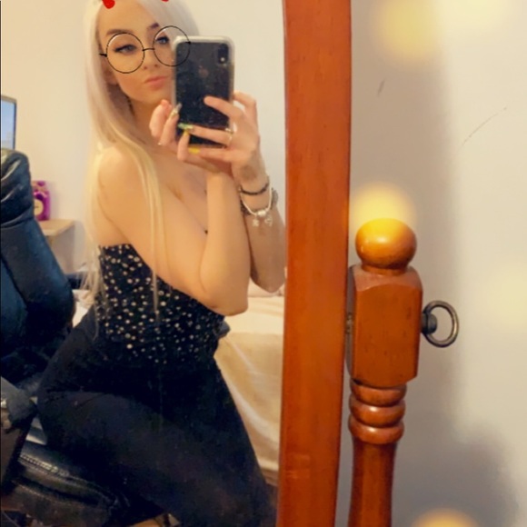 Profile Picture of Amber Connell (@ambe7331) on Poshmark