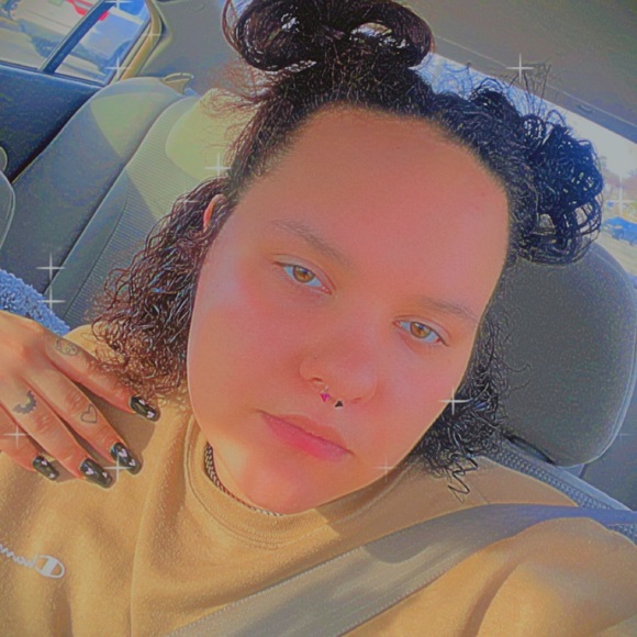 Aisha Delpierre - Poshmark Profile Picture of Aisha Delpierre (@aishadelpierre) on Poshmark