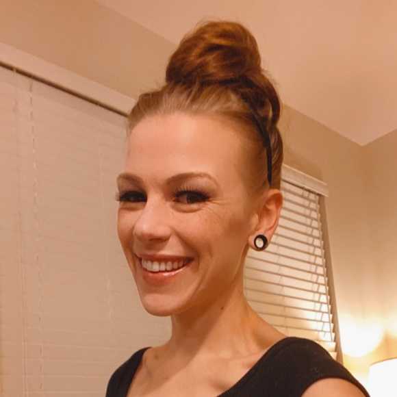 Profile Picture of Mary Cordova (@mswestxo) on Poshmark