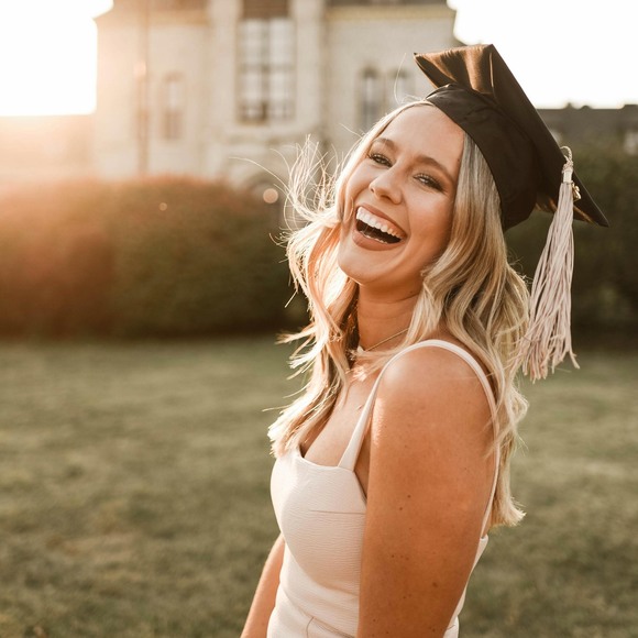 Profile Picture of Anna Arends (@annaarends2) on Poshmark