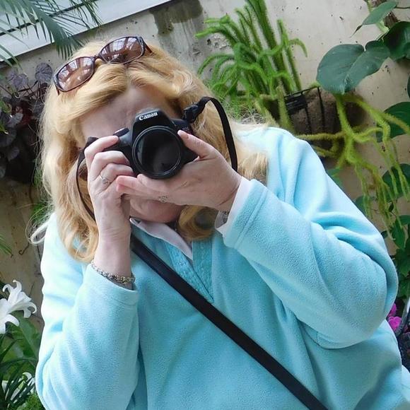 Profile Picture of Jan Whitcomb (@whitcombjan) on Poshmark