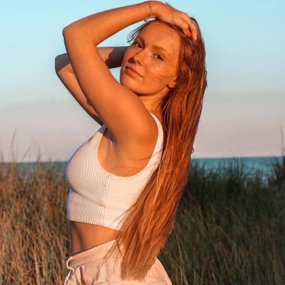 Profile Picture of Angie Robichaud (@angierobichaud) on Poshmark