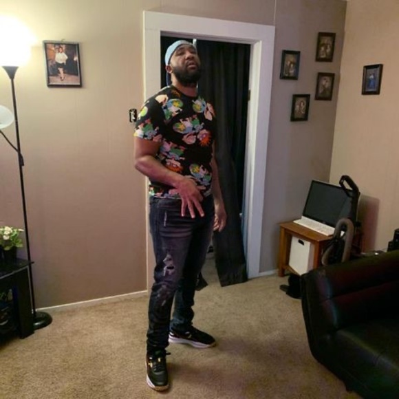 Profile Picture of Eli Alexander (@elialexander267) on Poshmark