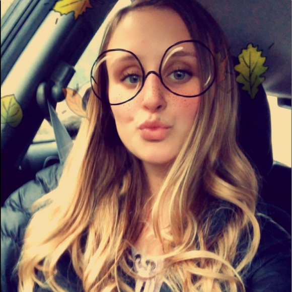 Profile Picture of Lillian Thorpe (@lillianthorpe10) on Poshmark