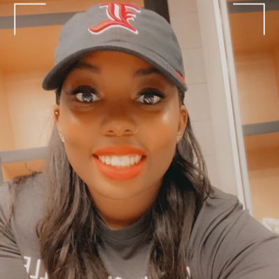 Profile Picture of Laura Winslow (@iCoNic_cHaRisMa) on Twitter