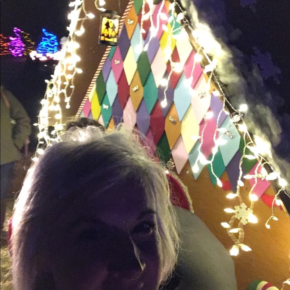 Profile Picture of Amy Crumpacker (@crumpaca) on Poshmark