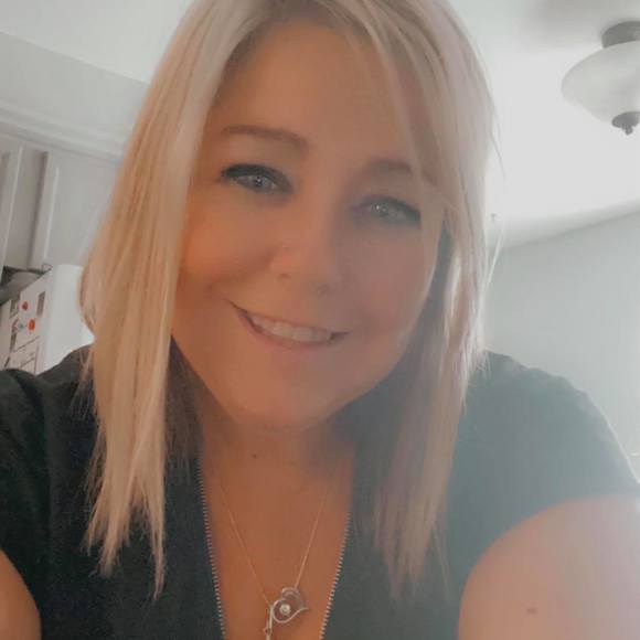 Profile Picture of Miranda Libera (@rightgurl4u) on Poshmark
