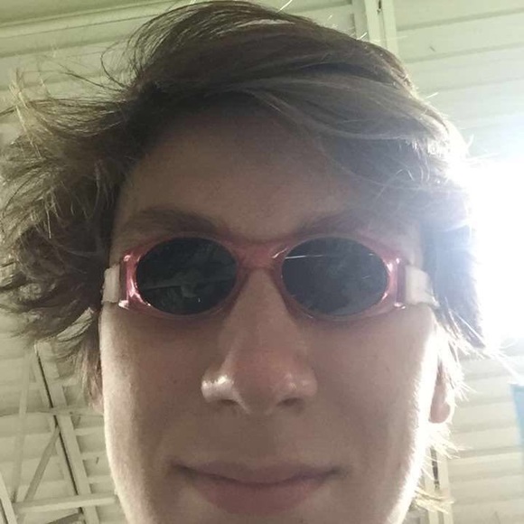 Profile Picture of Austin Schultz (@quantum34) on Poshmark